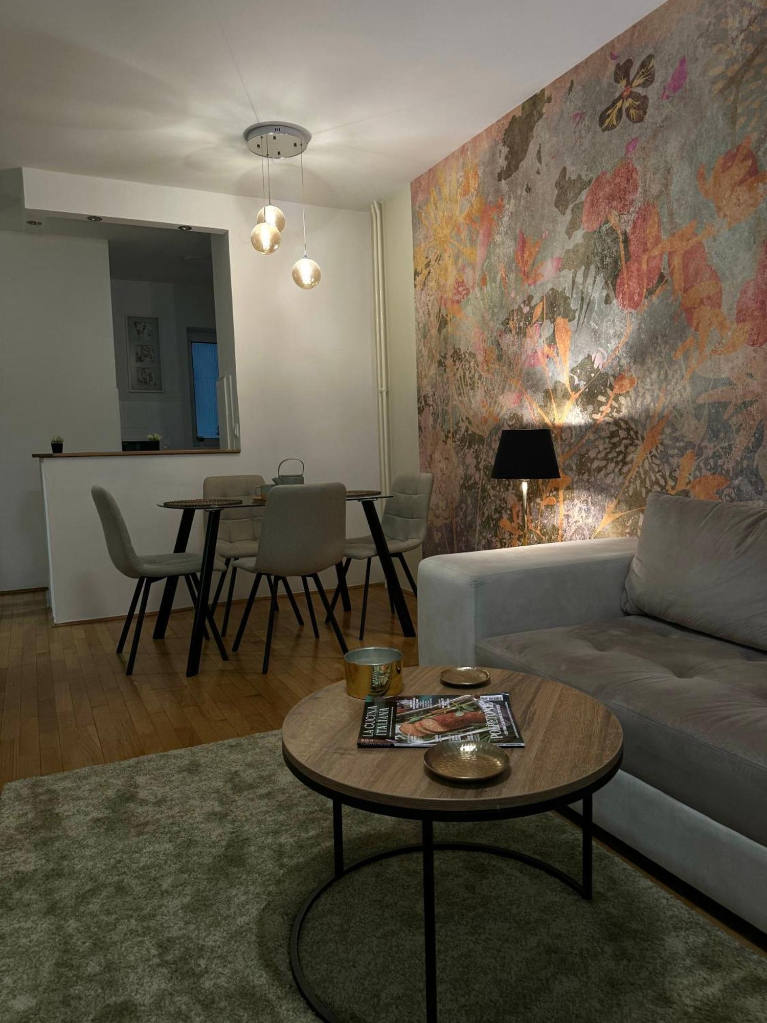 7 Emperors Central Suite Beograd Bagian luar foto